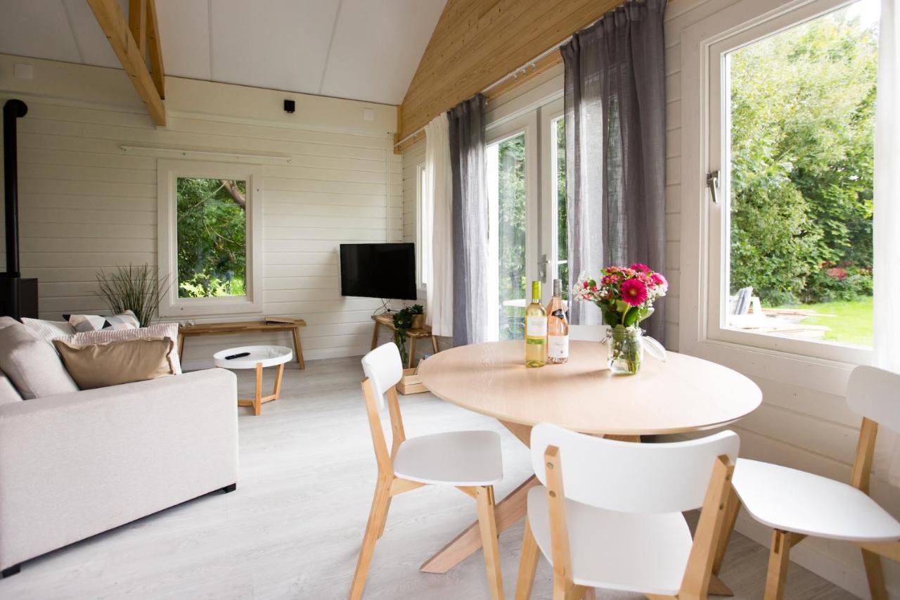 Chalet Met Loft - Vakantiepark De Schreiershoek ドックム エクステリア 写真